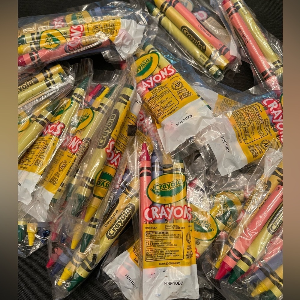 24 Individual Crayola Assorted Color Crayon Packs Home Party Supplies, teachers